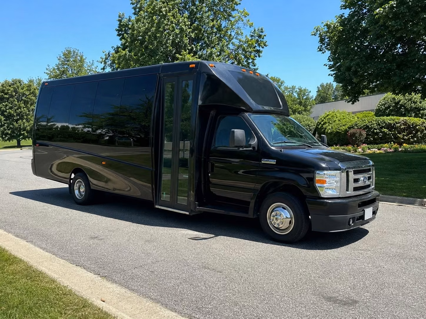 wedding bus rentals in sugar land
